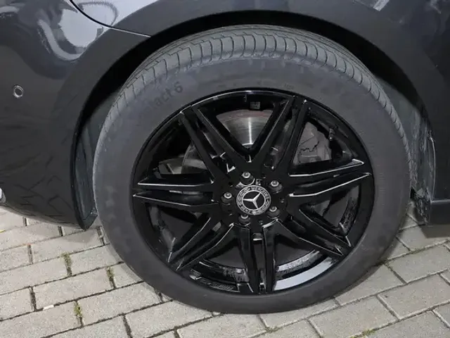 Mercedes-Benz V 250