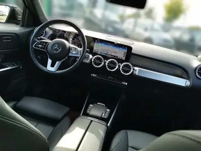 Mercedes-Benz GLB 200