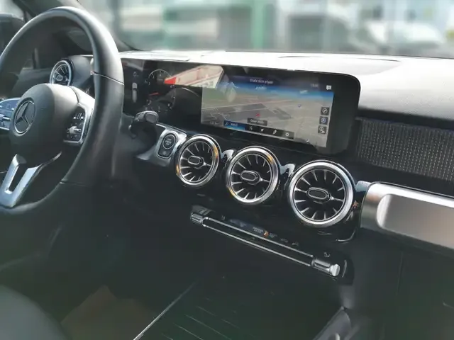 Mercedes-Benz GLB 200