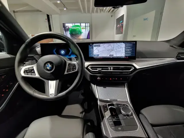 BMW 330