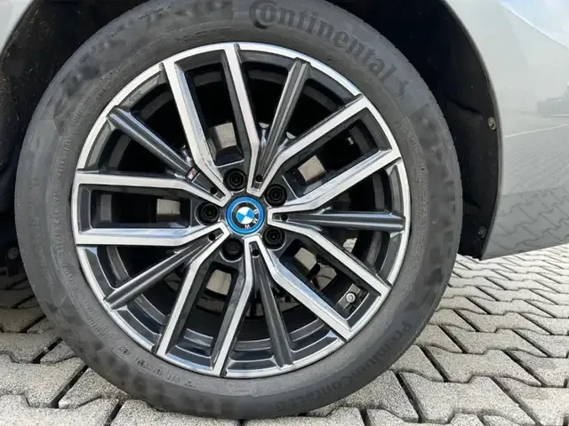 BMW 225