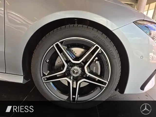 Mercedes-Benz CLA 220