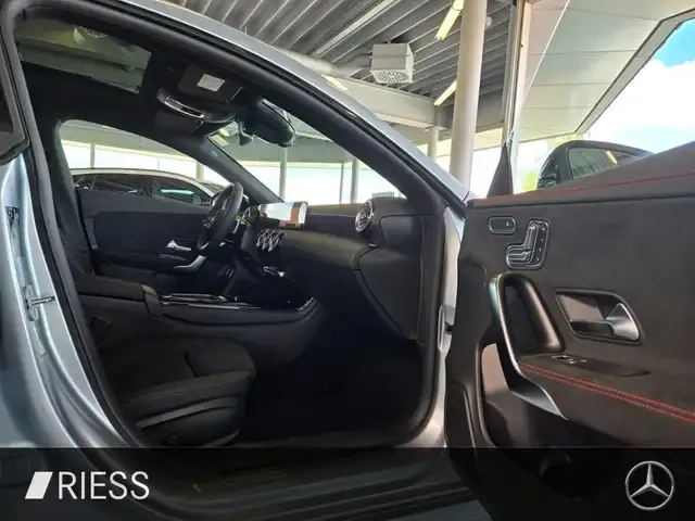 Mercedes-Benz CLA 220