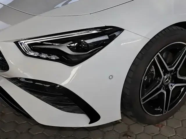 Mercedes-Benz CLA 200