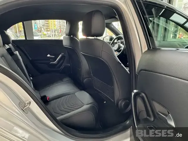 Mercedes-Benz A 220