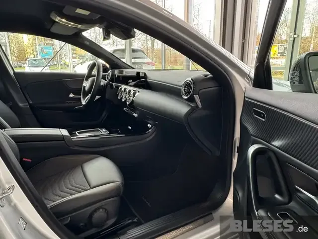 Mercedes-Benz A 220