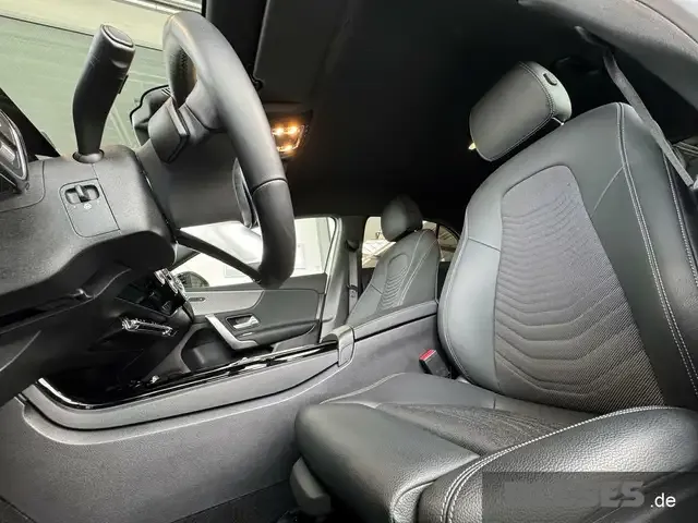 Mercedes-Benz A 220