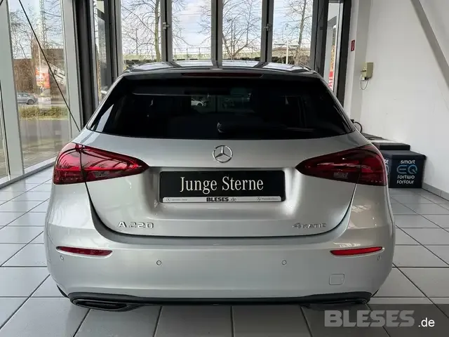 Mercedes-Benz A 220