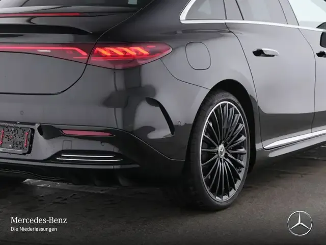 Mercedes-Benz EQE 300