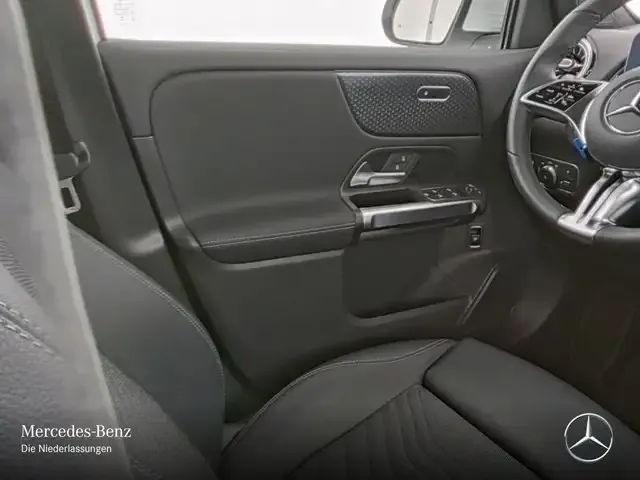 Mercedes-Benz EQB 300