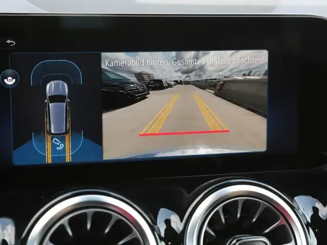 Mercedes-Benz GLB 200