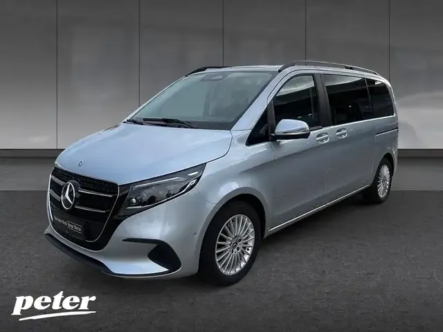 Mercedes-Benz V 220