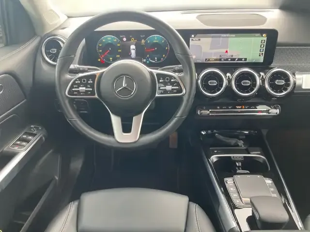Mercedes-Benz GLB 220