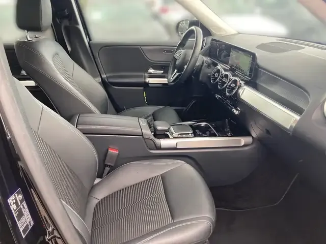 Mercedes-Benz GLB 220