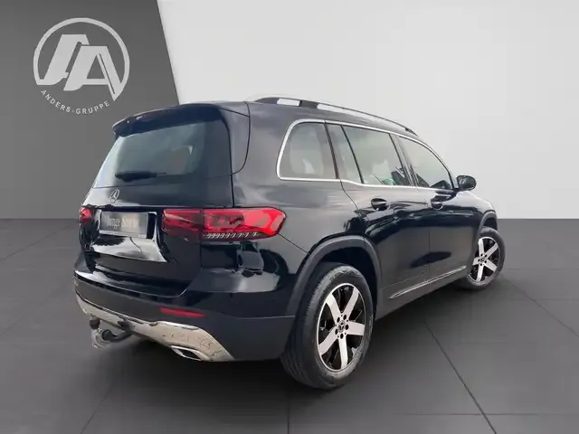 Mercedes-Benz GLB 220