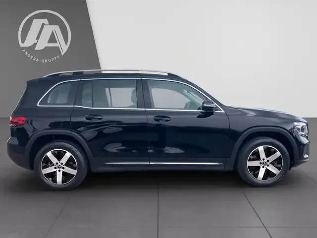 Mercedes-Benz GLB 220