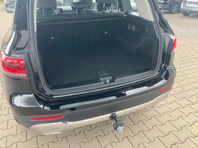 Mercedes-Benz GLB 220