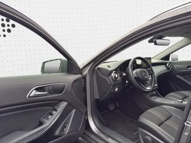 Mercedes-Benz GLA 220