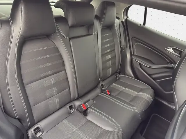 Mercedes-Benz GLA 220
