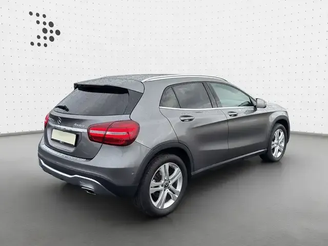 Mercedes-Benz GLA 220
