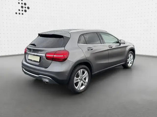 Mercedes-Benz GLA 220