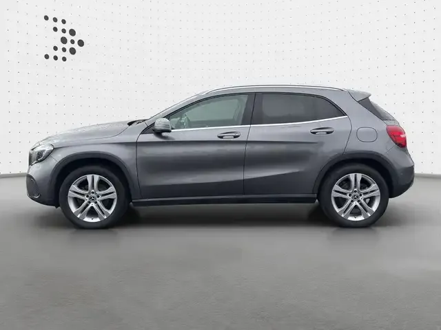 Mercedes-Benz GLA 220