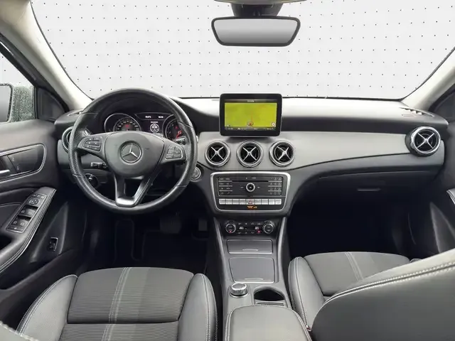 Mercedes-Benz GLA 220