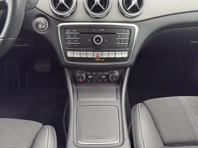 Mercedes-Benz GLA 220