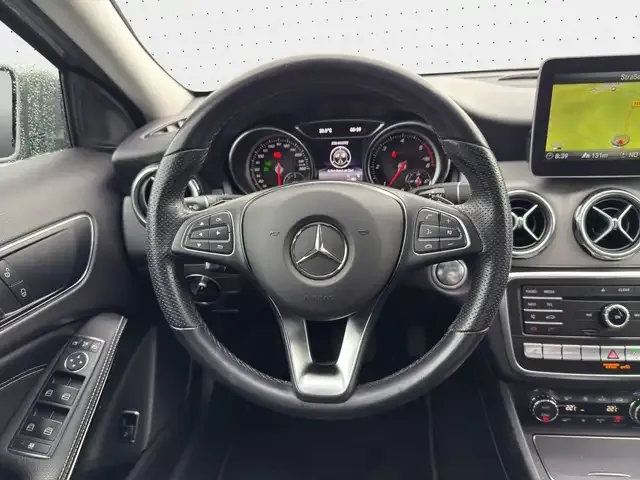Mercedes-Benz GLA 220