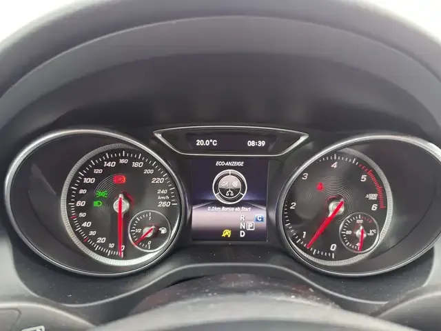 Mercedes-Benz GLA 220