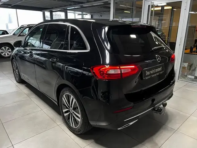 Mercedes-Benz B 180