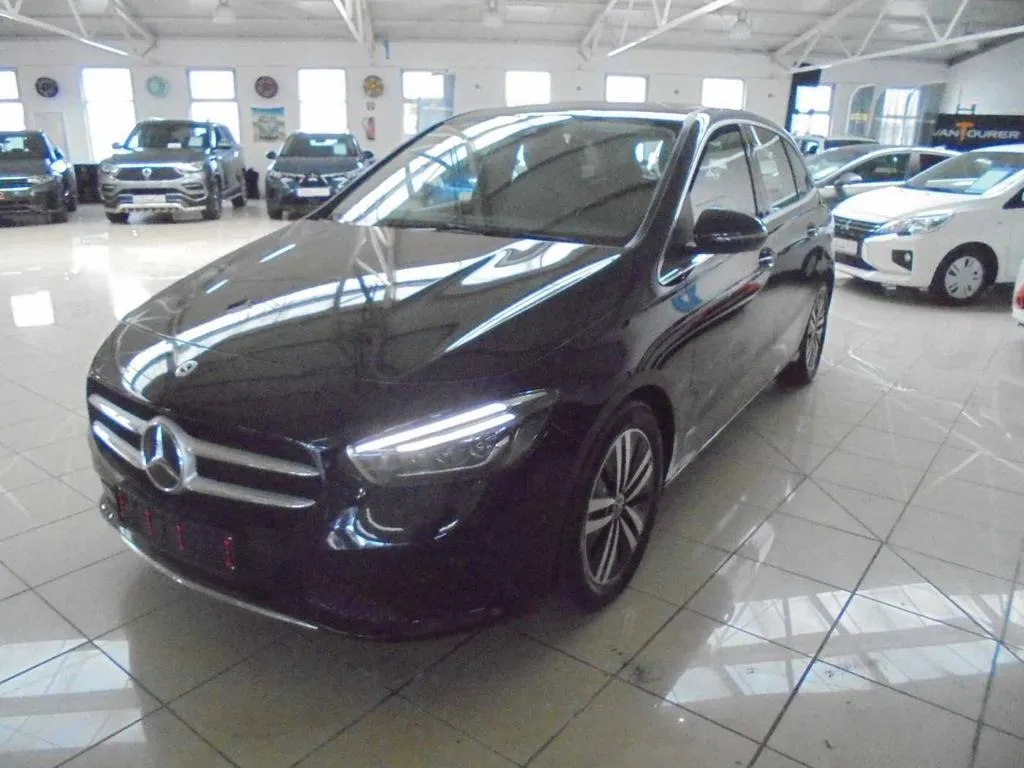 Mercedes-Benz B 180