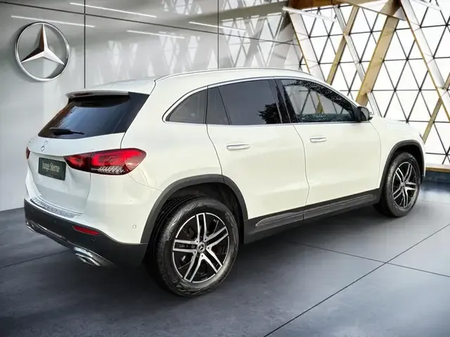 Mercedes-Benz GLA 200