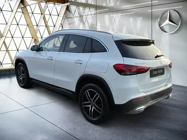 Mercedes-Benz GLA 200