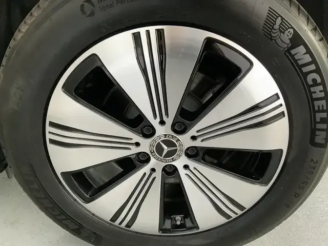 Mercedes-Benz EQB 300