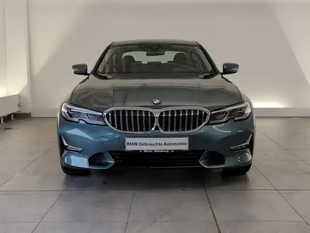BMW 330