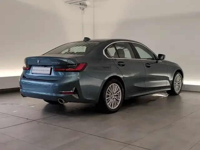 BMW 330