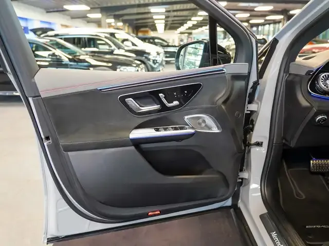 Mercedes-Benz EQE SUV