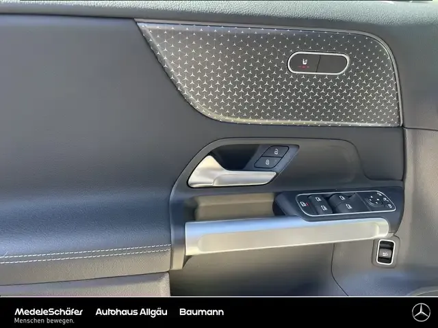 Mercedes-Benz EQB 300