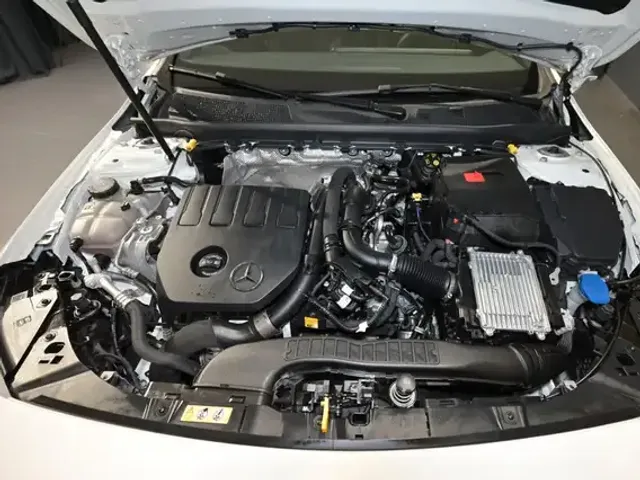 Mercedes-Benz CLA 200