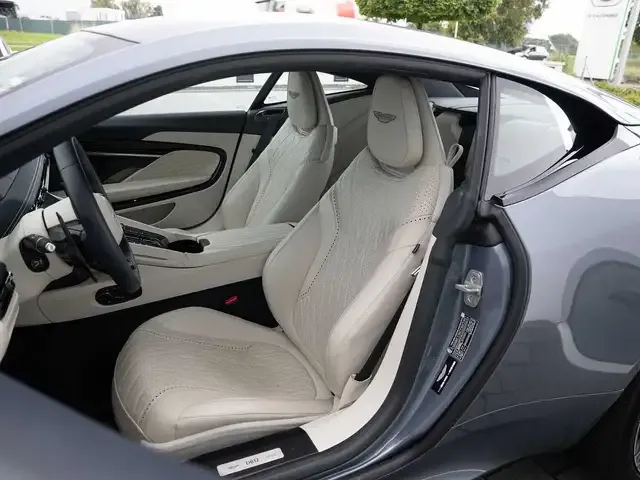 Aston Martin DB12
