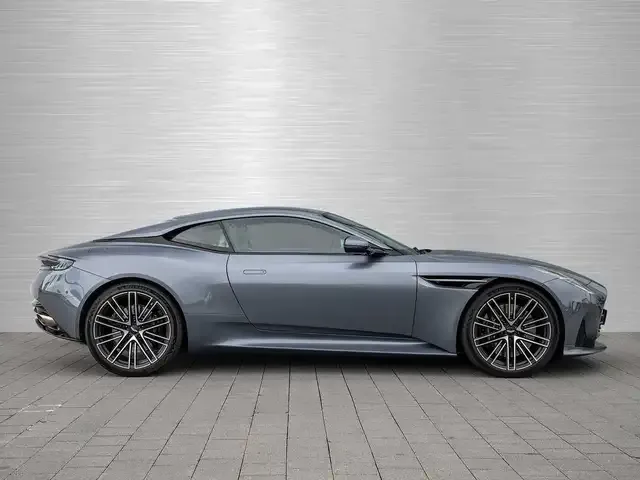 Aston Martin DB12