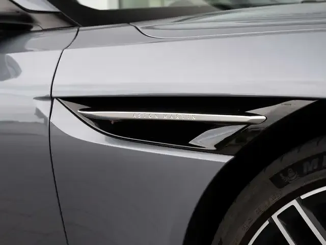Aston Martin DB12