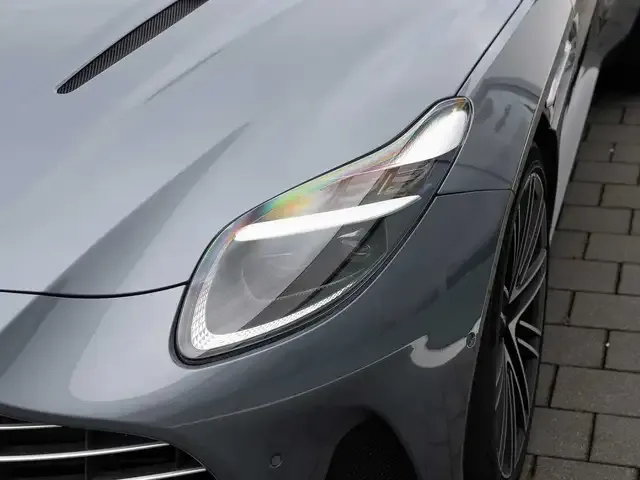 Aston Martin DB12
