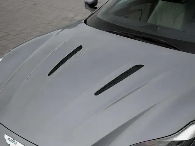 Aston Martin DB12