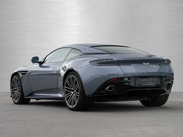 Aston Martin DB12