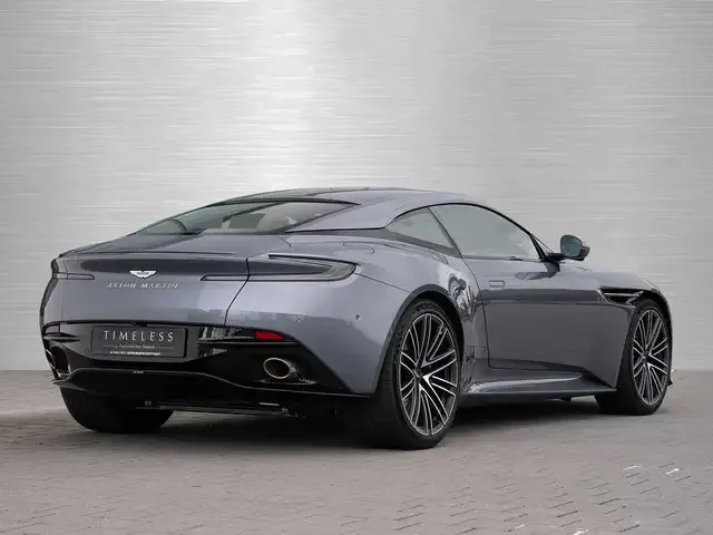 Aston Martin DB12