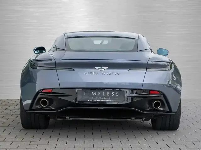 Aston Martin DB12