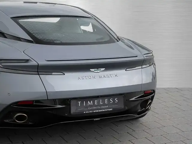Aston Martin DB12