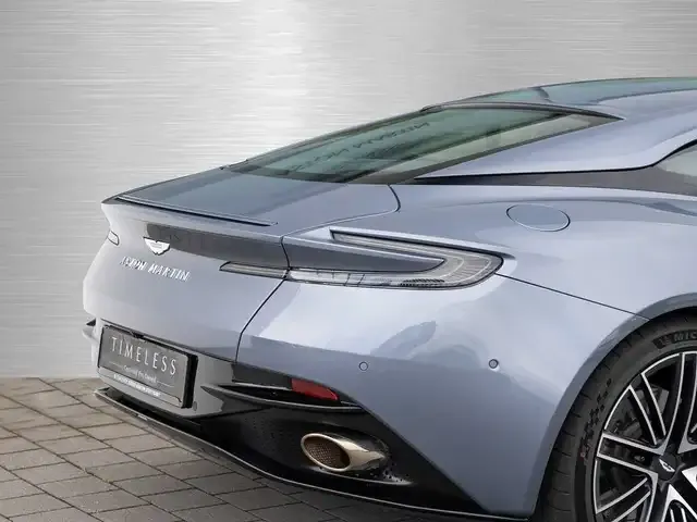 Aston Martin DB12